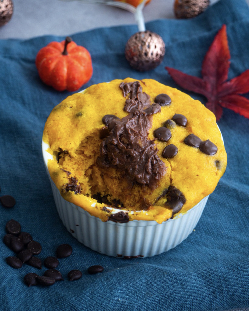 Another option for dry cakes is to fill them with a mixture that's either high in fat or high in moisture. How To Make A Vegan Mug Cake