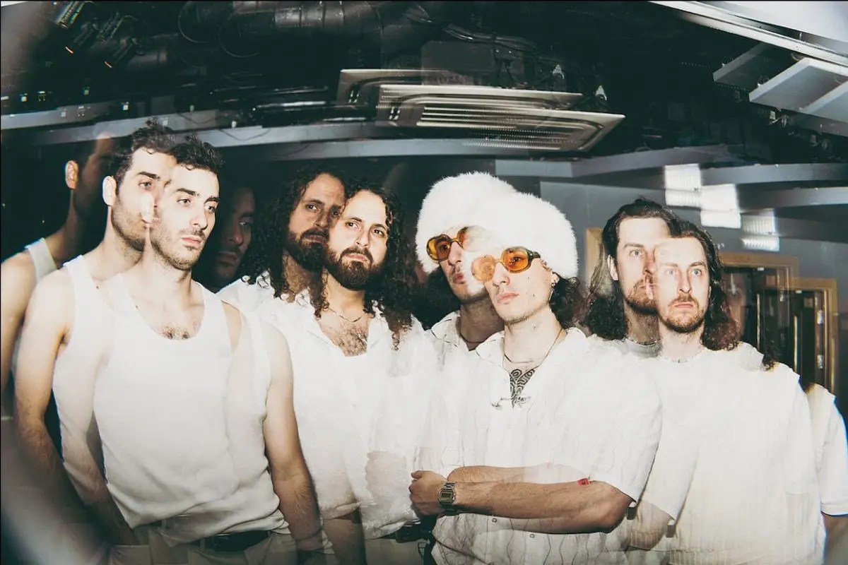 Vianova: surpreende fãs com álbum de estreia “HIT IT!” e videoclipe de “Squier Talk”.