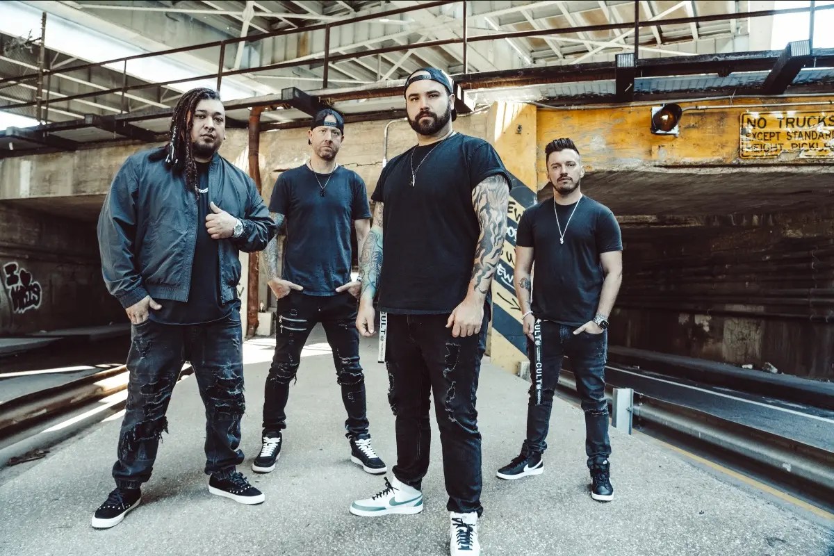 ⚡ Kingdom Collapse: reversiona «Unwritten» y adelanta su debut «Survivor».