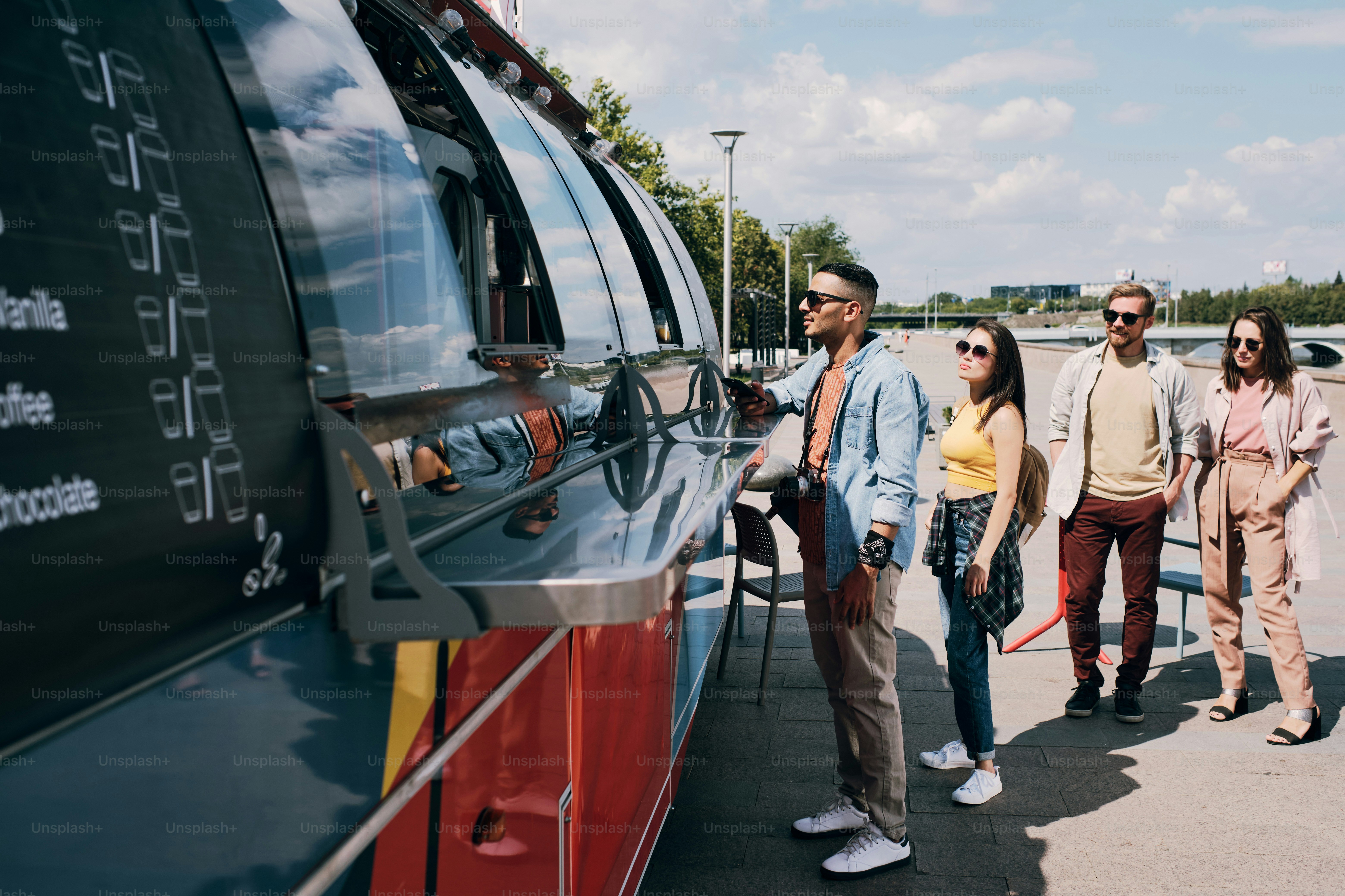 Dylan’s Famous Minibus Tour – Small Group Tour