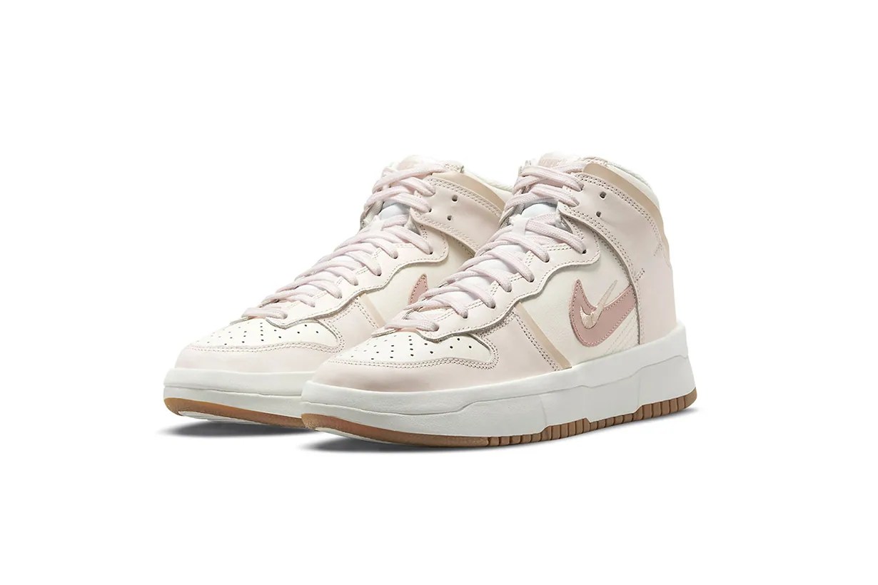 迷你刺繡勾勾＋溫柔玫瑰粉：Nike 這雙細節滿點的Dunk High Rebel 讓人少女心爆發！
