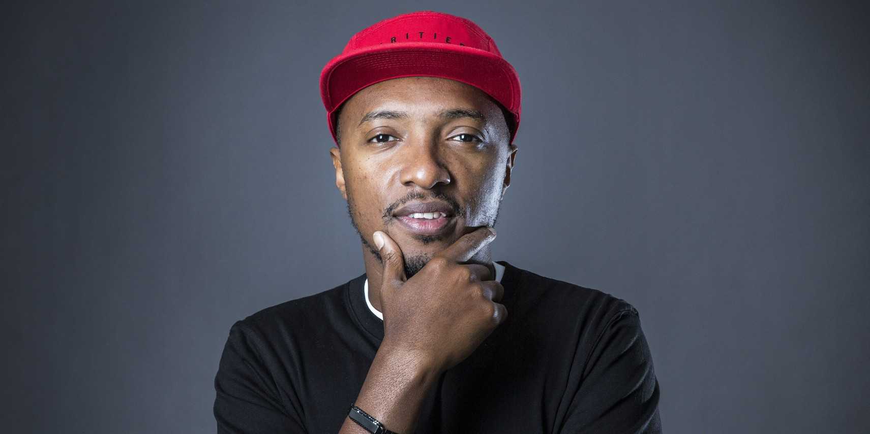 Dalam nyanyian 4 penyanyi koral berharmoni. Soprano From France Popnable