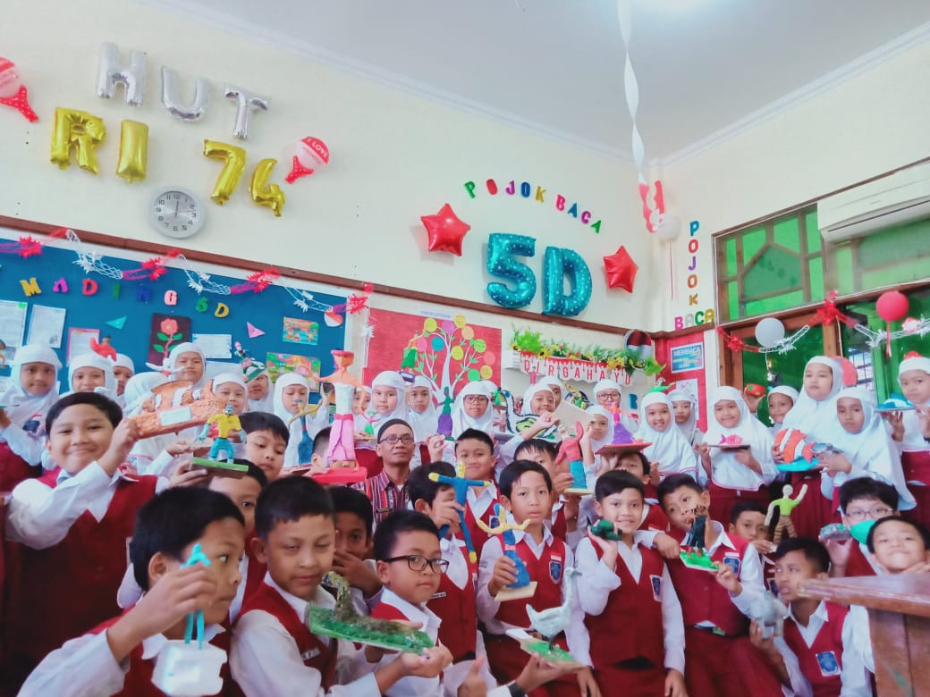 Kreatif, Manfaatkan Koran Bekas untuk Alat Peraga Edukatif |