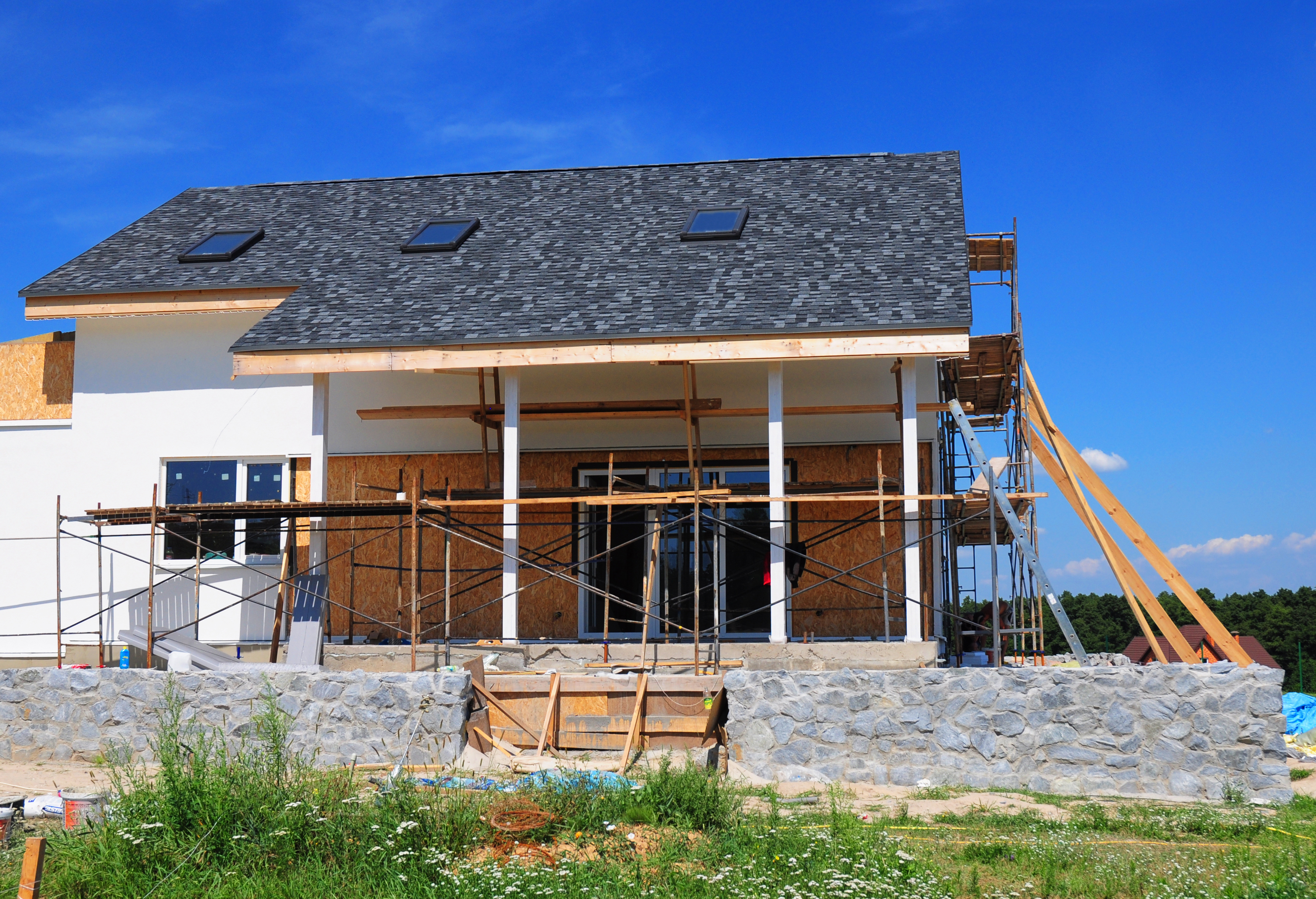 Fenêtres, murs, planchers… ce que vous coûte un domicile mal-isolé et  comment réduire la facture - Capital