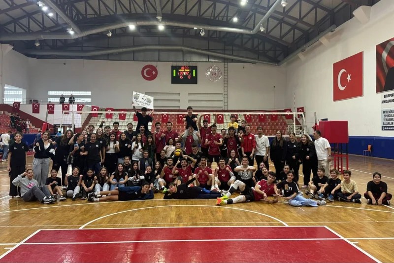 Belediyespor voleybol takımları sezona galibiyetle başladı