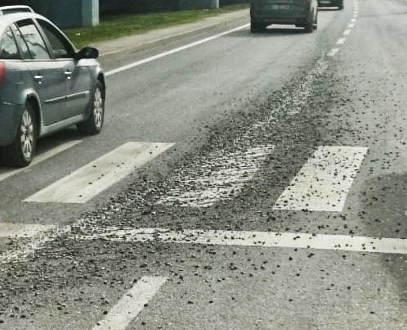 İzmit Sanayi Kavşağı’nda Beton Mikseri Tehlikesi!