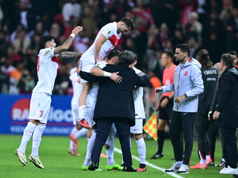 A Milliler İzmit’te Taraftarı Coşturdu!