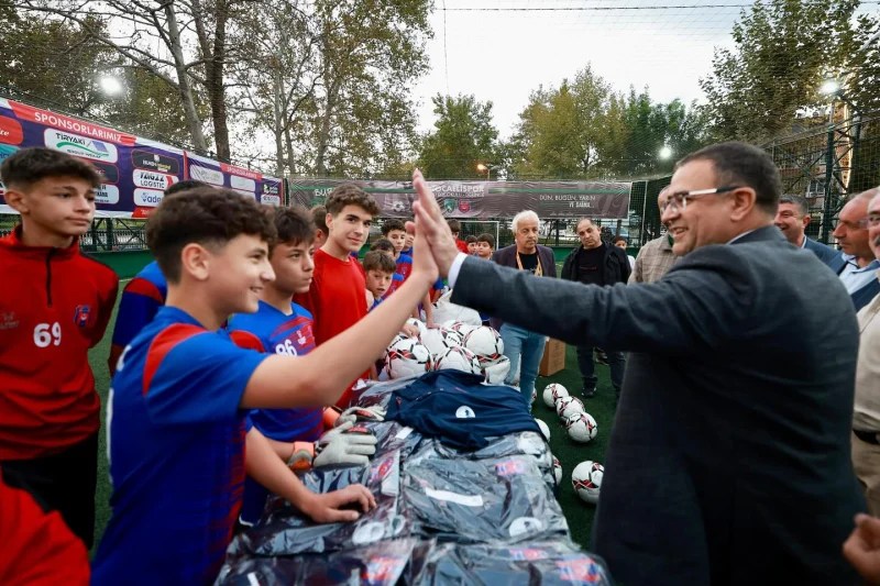 Başkan Gökçe genç sporculara destek verdi