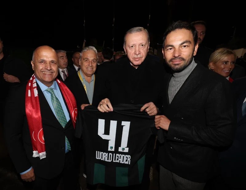 Cumhurbaşkanı Erdoğan’a Kocaelispor Forması Sürprizi