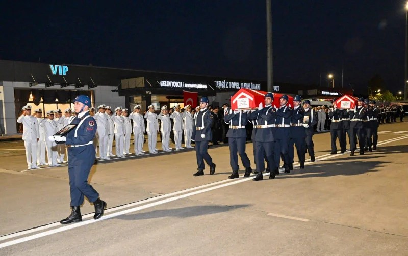 Trafik kazasında şehit olan askerler dualarla uğurlandı!
