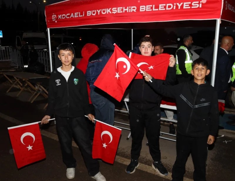 Kocaeli Stadyumu Milli Maçta Kırmızı Beyaza Büründü!