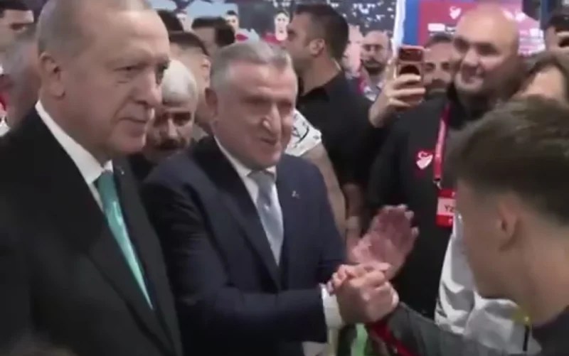 Cumhurbaşkanı Erdoğan’dan Kocaelili Futbolculara Sürpriz Ziyaret