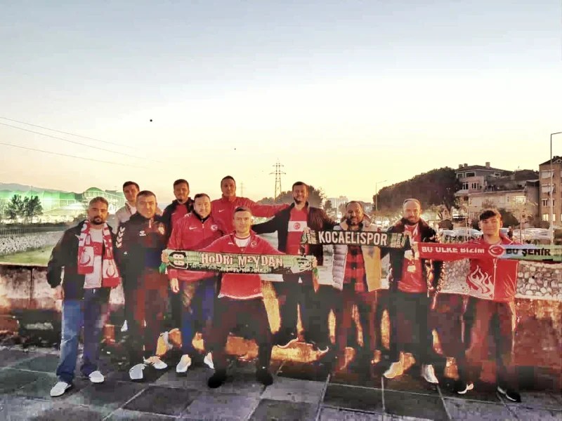 Kocaelispor Taraftarlarına Bursa’da Sevgi Seli!