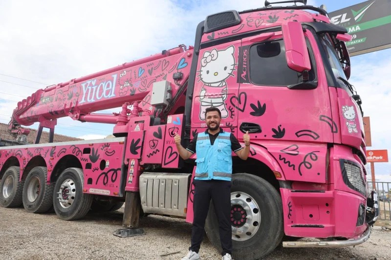 Hatay’da Pembe Vinç İlgi Çekti!