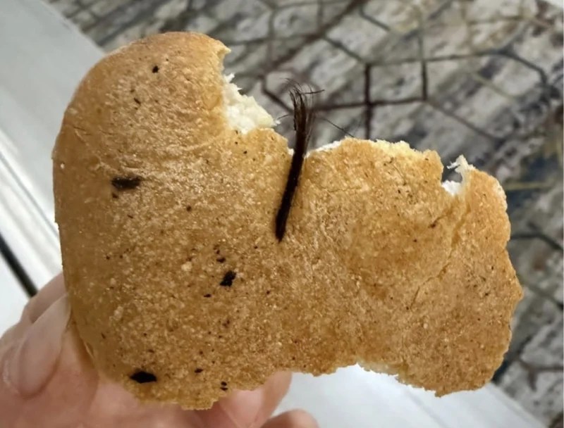 Dilovası’nda Ekmeğin İçinden Saç Demeti Çıktı!