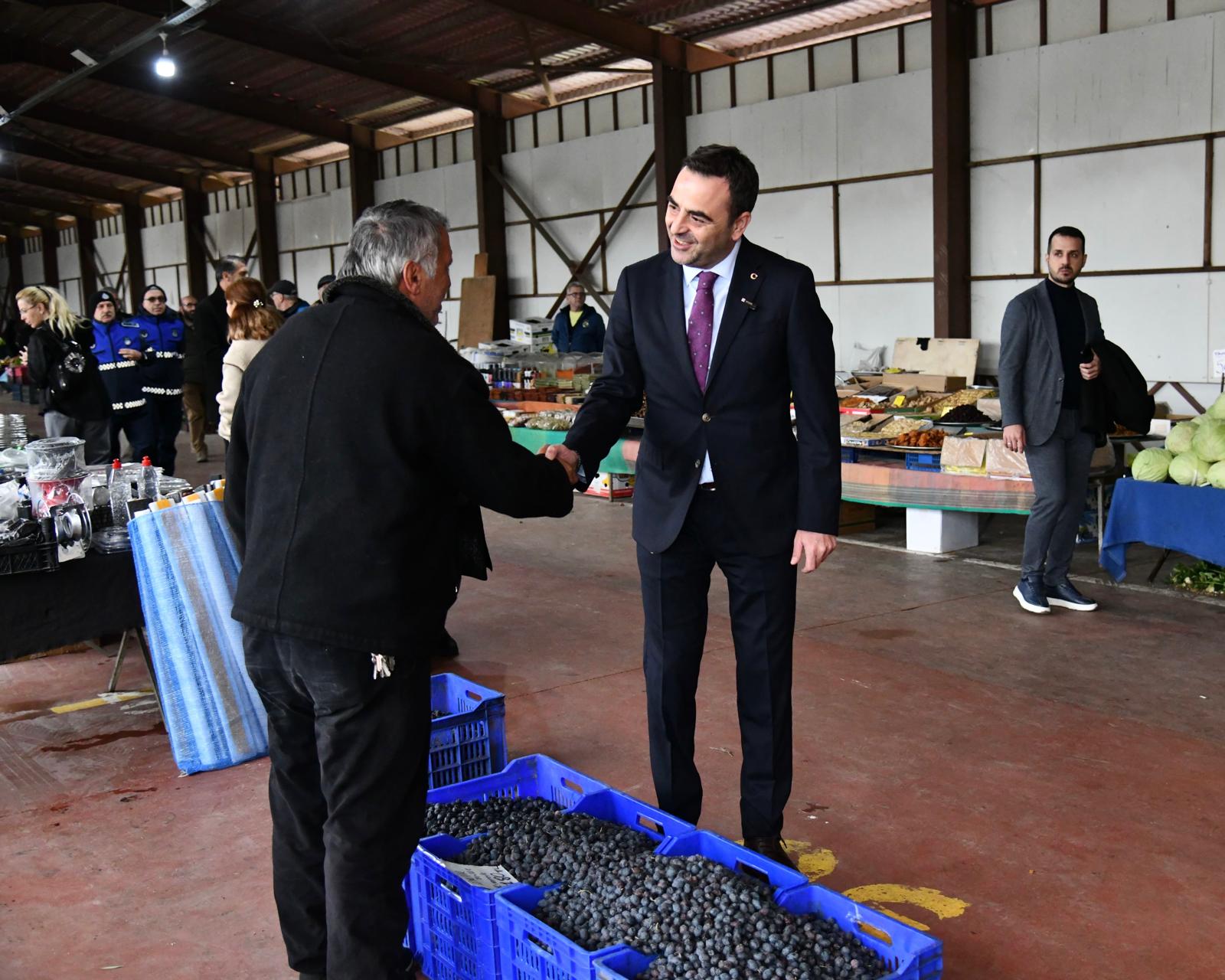 Başkan Özlü, Yeniköy Hanlı Pazarı’nda esnafla buluştu!