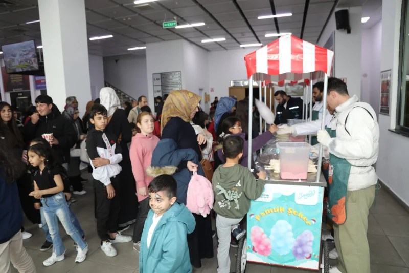 Çayırova’da Çocuklar Tiyatro Keyfi Yaşadı!