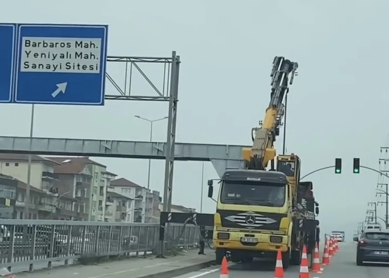 Körfez’de Tartışmalı Üst Geçit Yıkıldı!