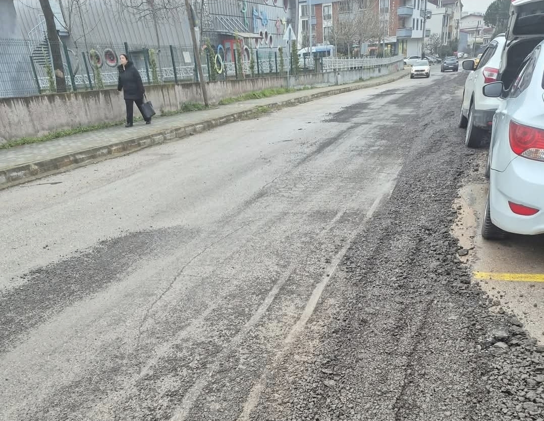 Derince’de yol çalışması sonrası çamur sorunu!