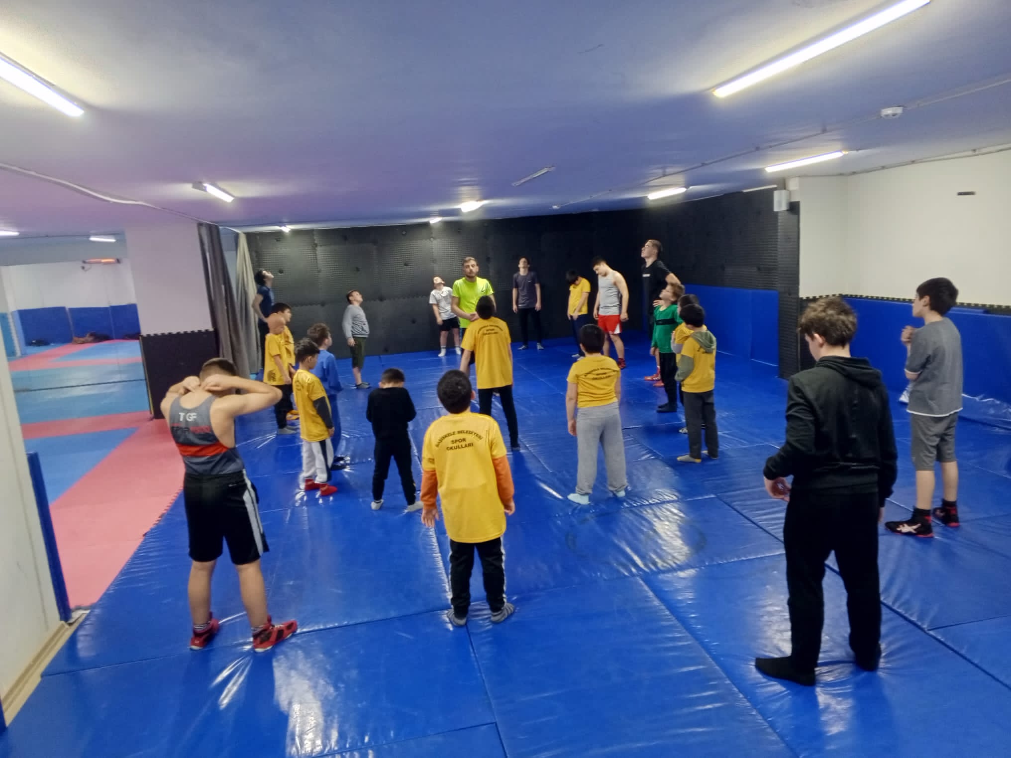 Başiskele’de spor okulları sürüyor