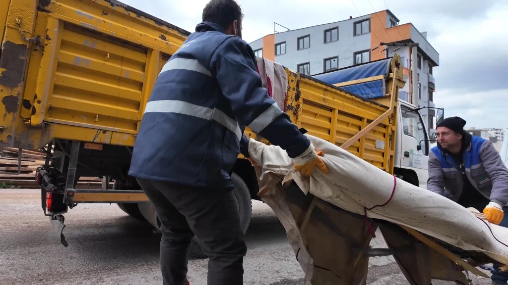 Çayırova Belediyesi’nden kaba atık uyarısı