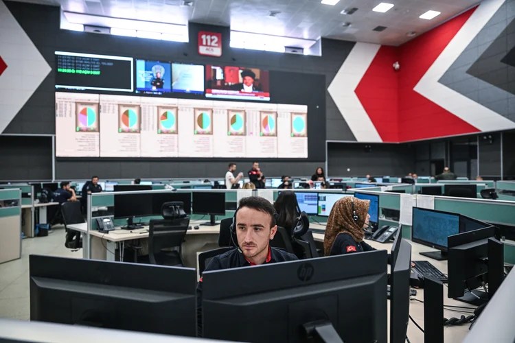 112’yi Sevgililer Günü şakasıyla meşgul etti, ceza yedi!