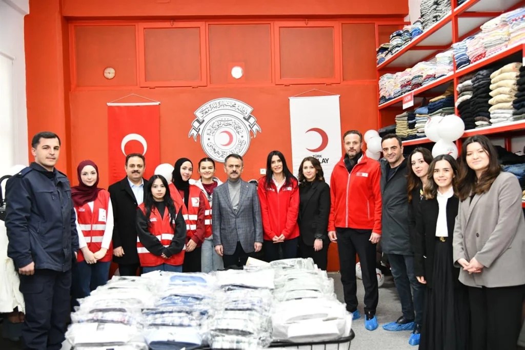 Başiskele’de Kızılay Butik Mağazası Açıldı