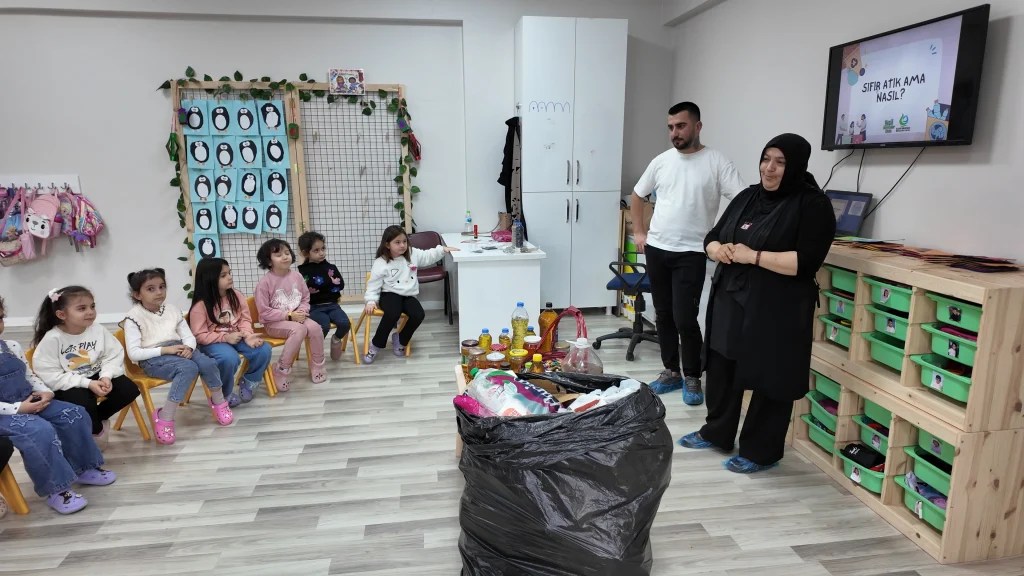 Çayırova’da miniklere sıfır atık eğitimi