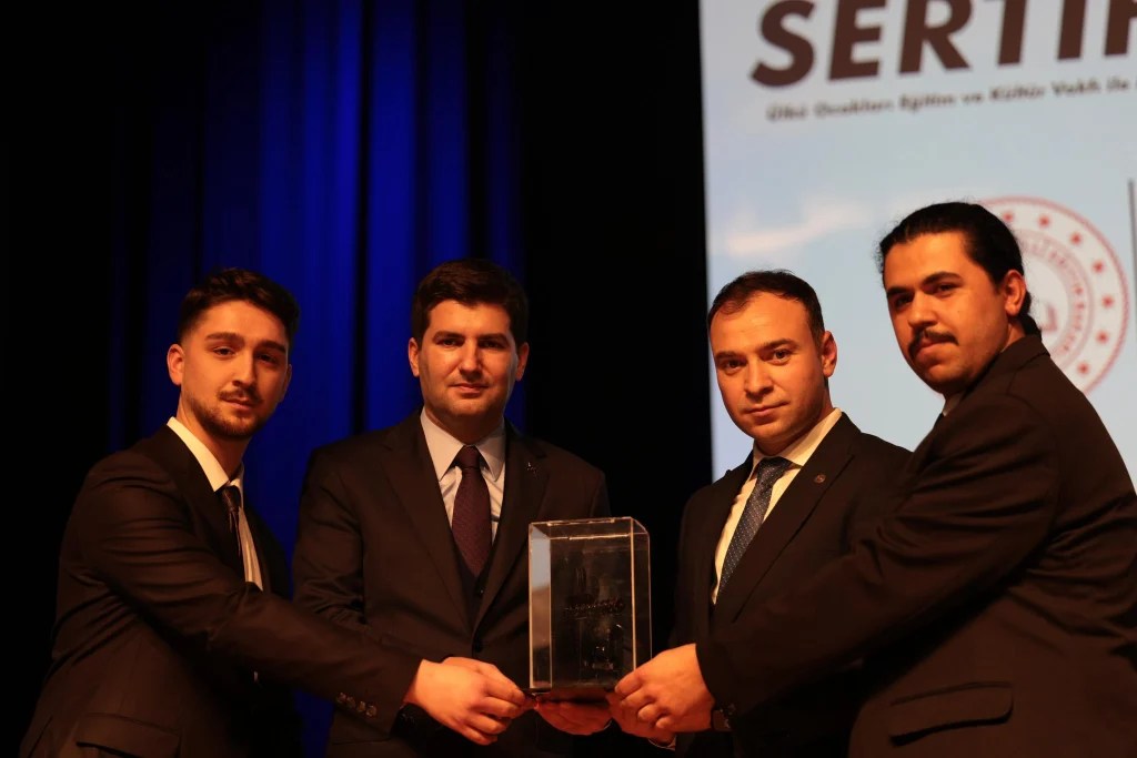 Ülkü Ocakları’nda eğitim başarısı sertifikayla kutlandı