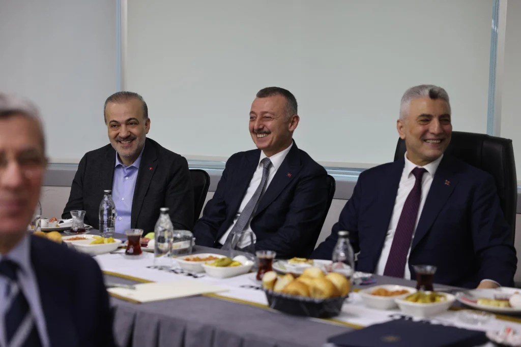 Ticaret Bakanı Bolat, Gebze’de iş dünyası ile buluştu