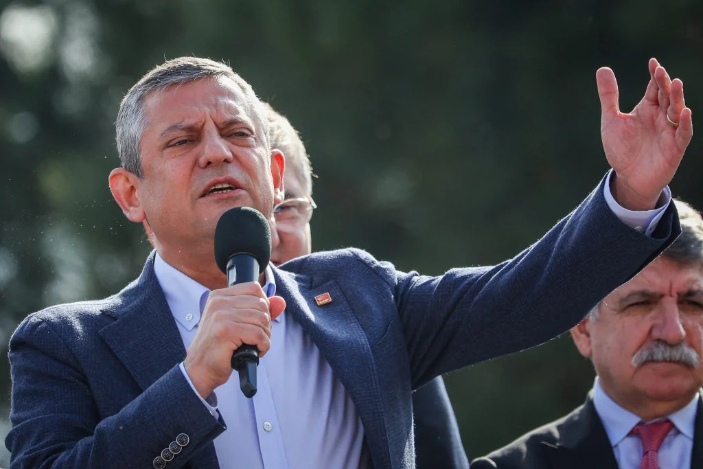 Özgür Özel’den Kocaeli Çıkışı: Kartepe’yi Mahvetmelerine İzin Vermeyeceğiz