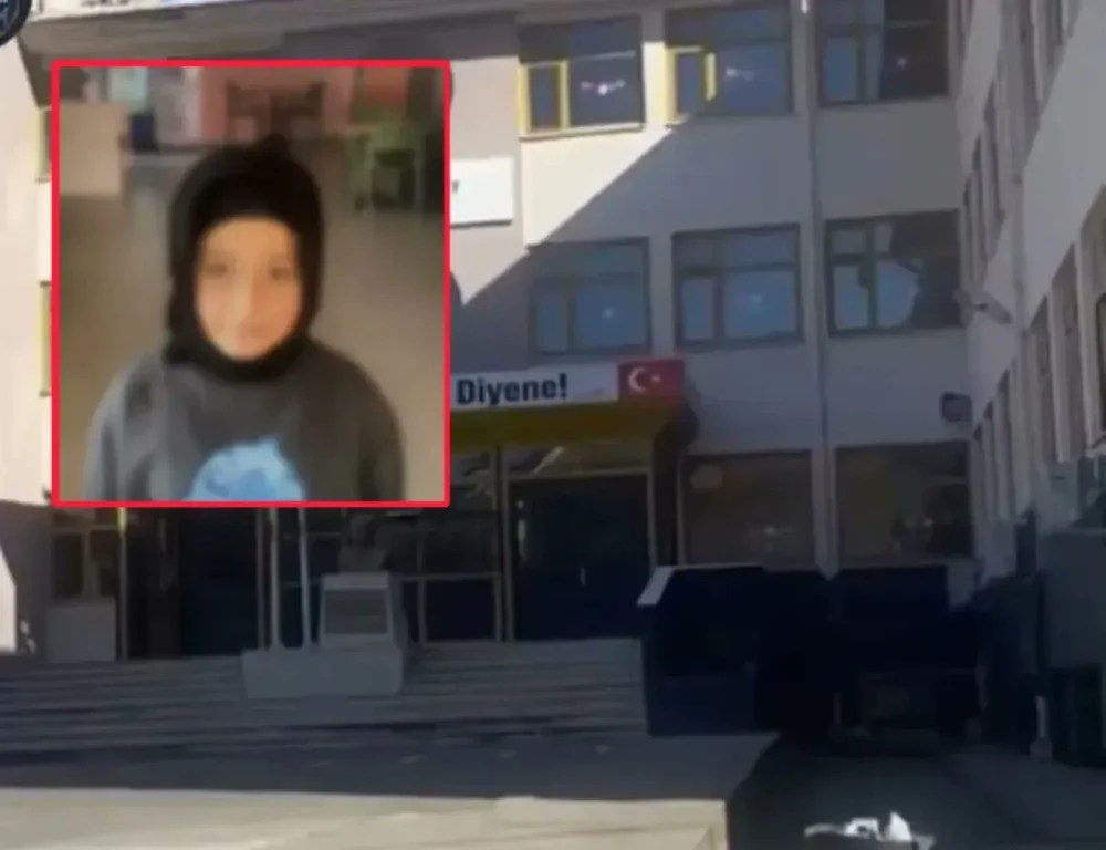 Derince’de başörtülü öğrenciyi derse almayan öğretmen açığa alındı