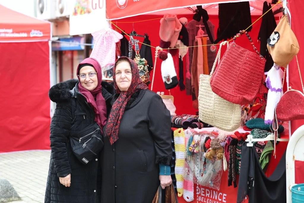 Derince’de Sevgililer Günü Alışveriş Günleri yoğun ilgi gördü