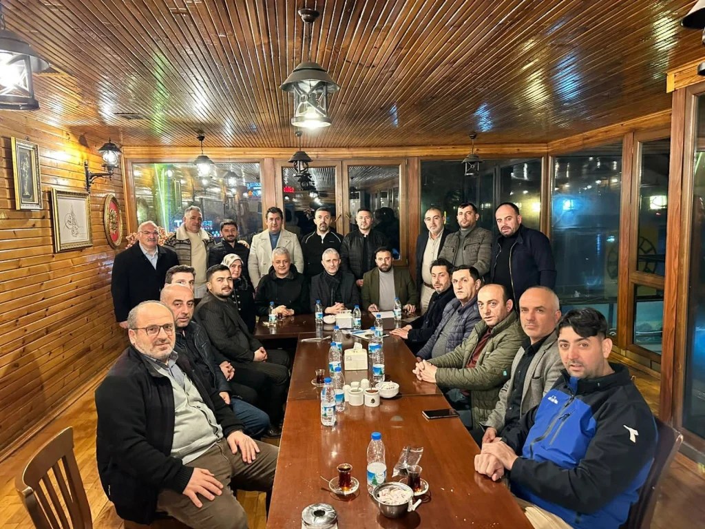 AK Parti Gebze’de mahalle başkanlarıyla sahurda buluştu