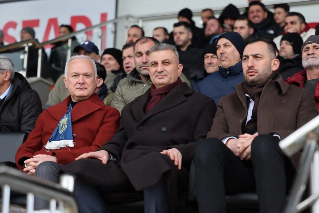 Kocaeli derbisinde dostluk rüzgarları esti