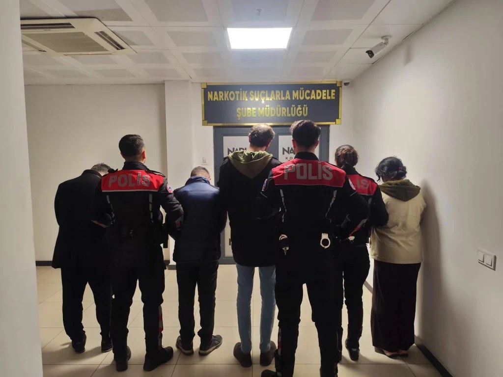 İzmit’te Yunus Timlerinden Uyuşturucu Operasyonu: 4 Gözaltı!