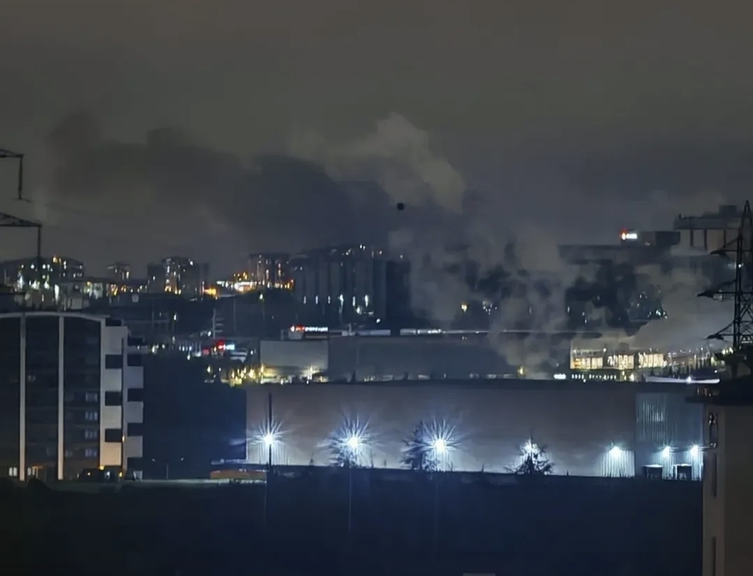 Çayırova’da iş yeri yangını paniğe neden oldu!