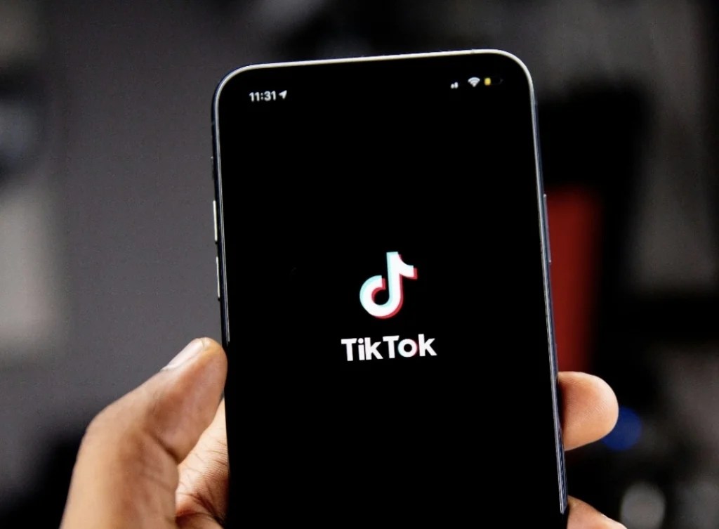 AB’den TikTok’a ‘bağımlılık’ ayarı: Sonsuz kaydırma yasağı!