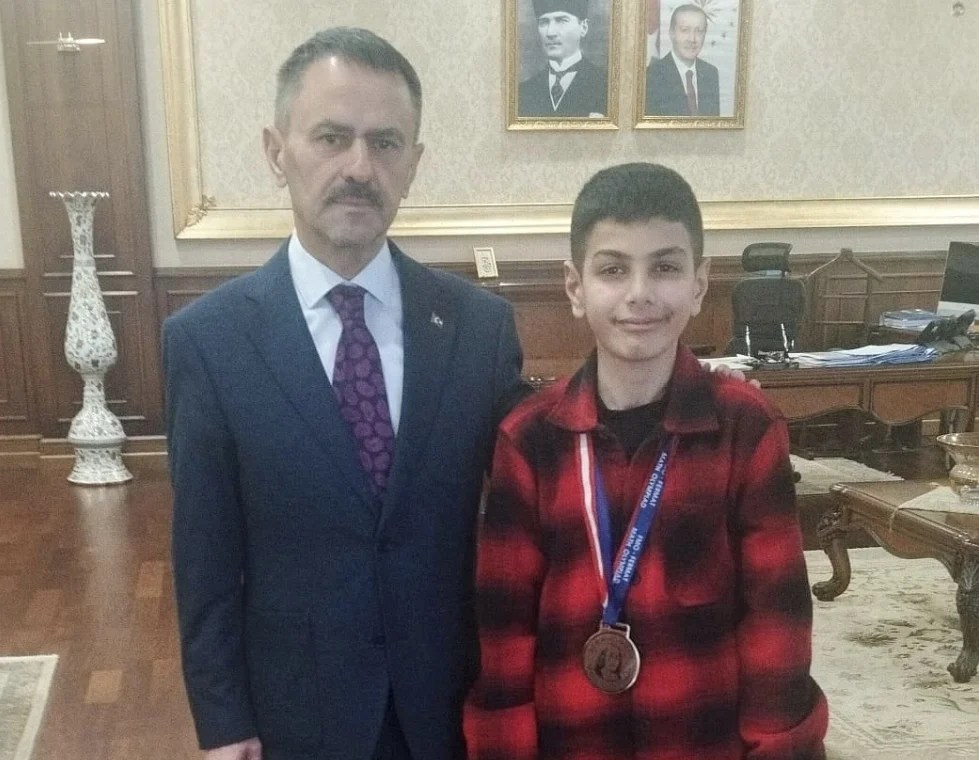 Matematik Olimpiyatlarında Çifte Gurur: Berat’tan Vali Aktaş’a Ziyaret