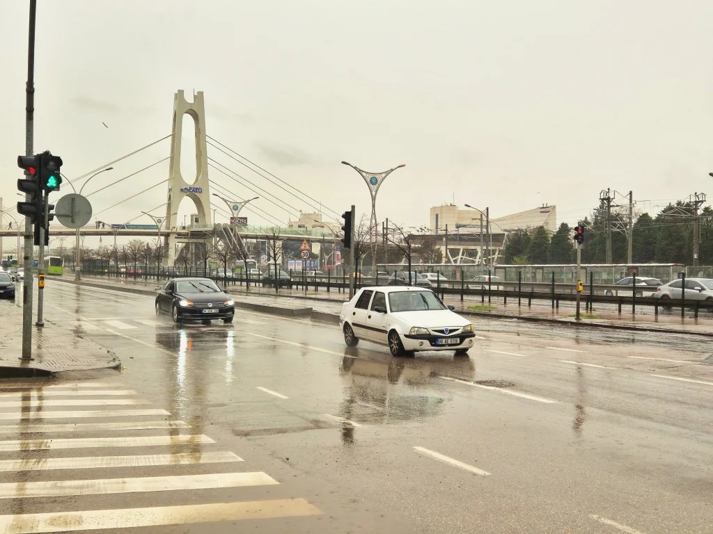 Kocaeli’de sağanak yağış etkili oluyor!