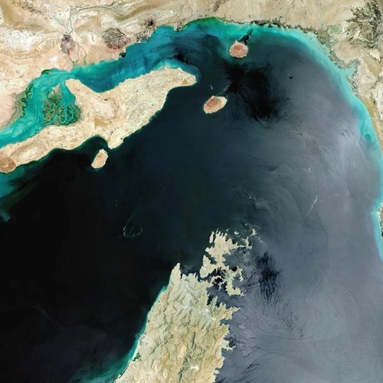 Hürmüz Boğazı’nda tanker gerginliği: 10 gemi vuruldu iddiası
