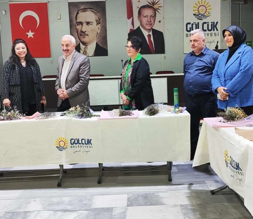 Gölcük’te kadınlar çiçek tanzim atölyesinde buluştu