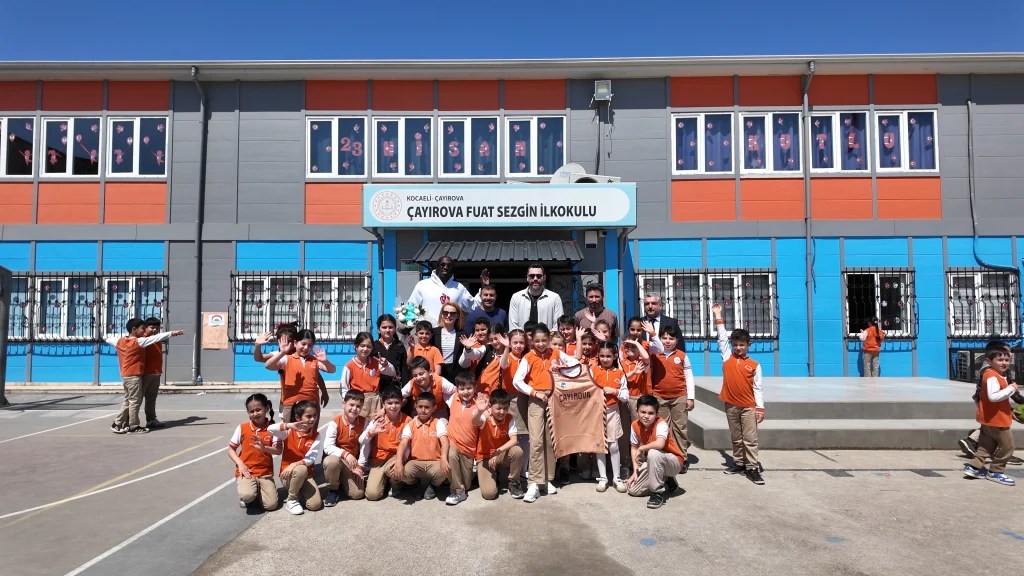 Şampiyon Basketbolcular Fuat Sezgin Öğrencileriyle Buluştu