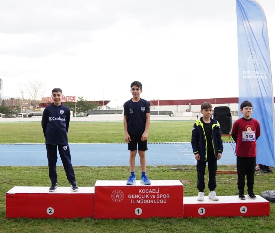 Çayırova atletizmde iki madalya kazandı