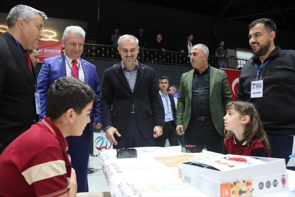 Çayırova’da öğrenciler zeka oyunlarında yarışıyor