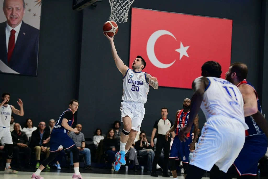 Çayırova Belediyesi şampiyonluk yolunda son virajda