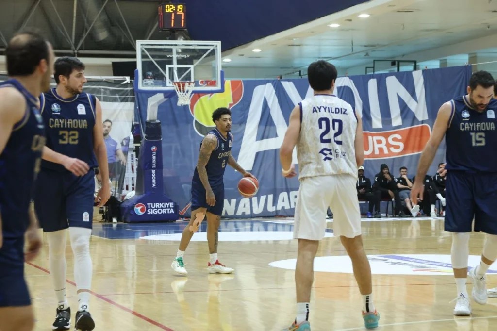 Çayırova Belediyesi Basketbol Takımı şampiyon!