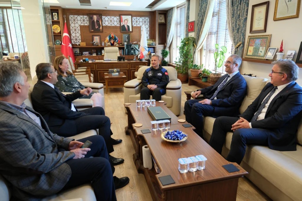 Alper Gezeravcı Uzay Deneyimlerini GTÜ’de Paylaştı