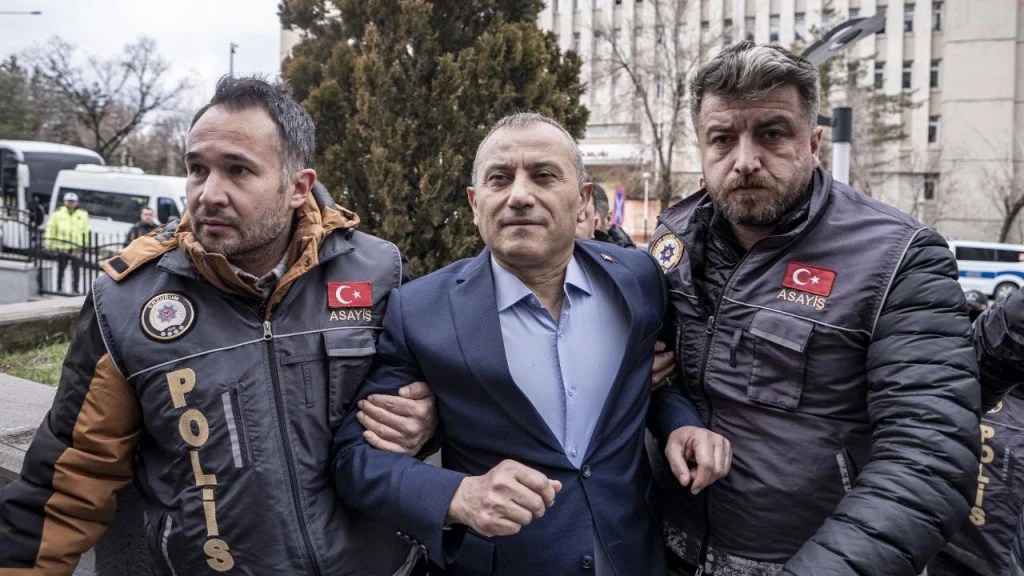 Eski Vali Tuncay Sonel Emniyette Sustu!