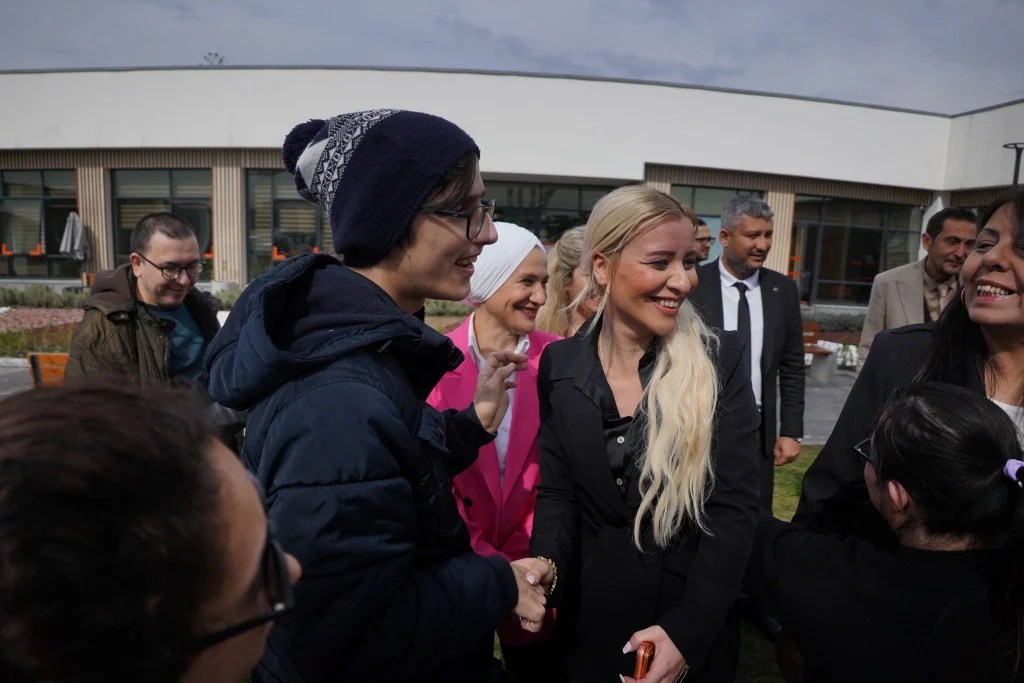 MHP’den Gonca Engelsiz Yaşam Merkezi’ne Övgü